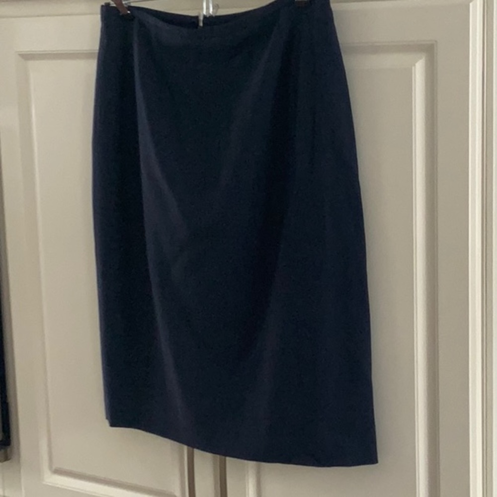 Ann Taylor Elegant stretch Navy Skirt size 8